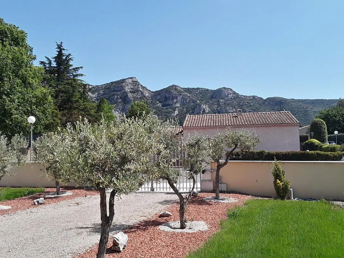 Le Jardin Des Tourterelles Villa Robion en Luberon Holiday home