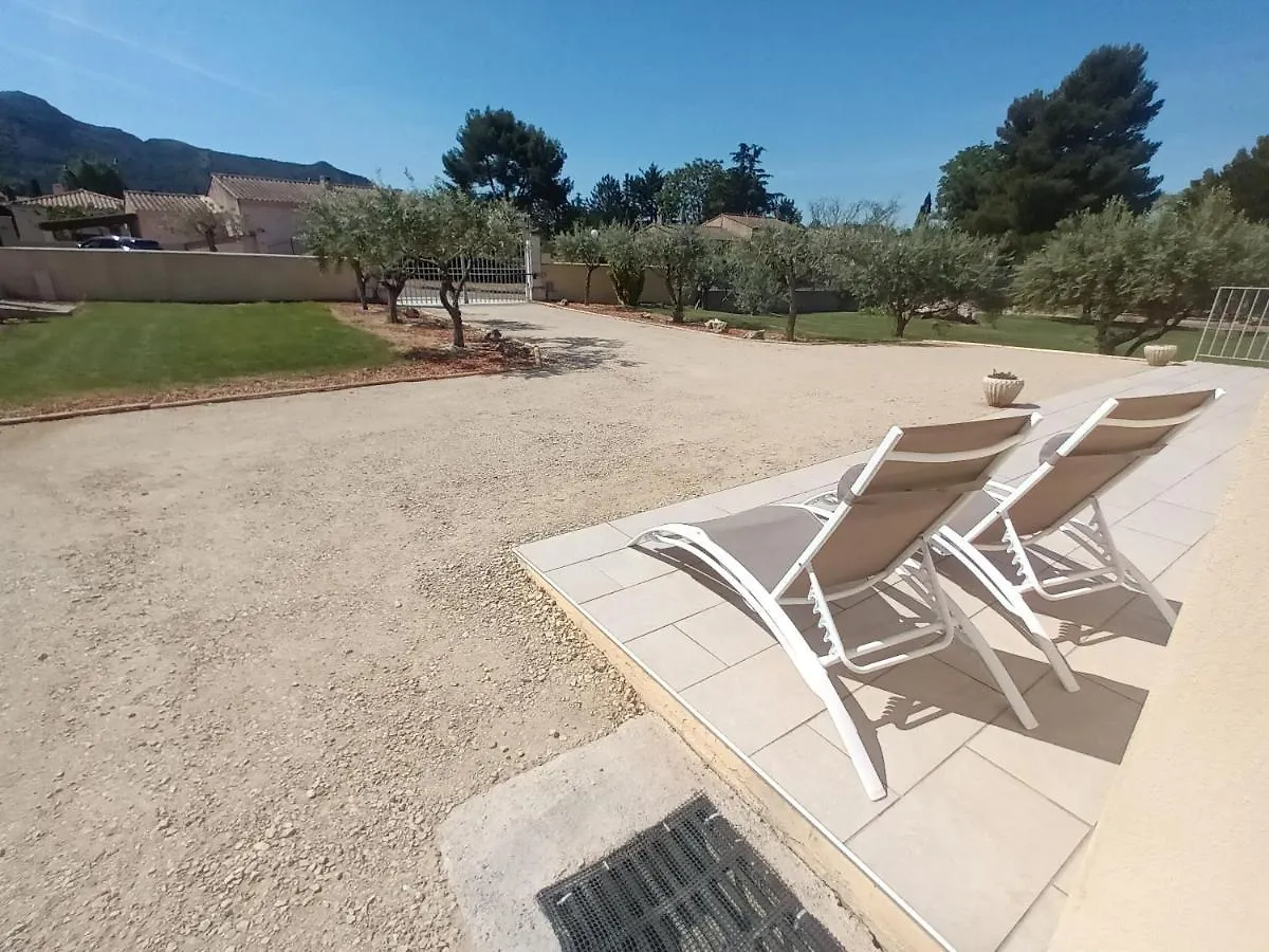 Le Jardin Des Tourterelles Villa Robion en Luberon 0*,  France