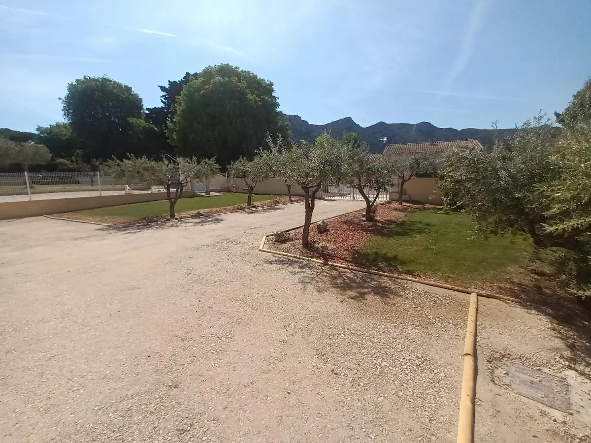 Le Jardin Des Tourterelles Villa Robion en Luberon Holiday home