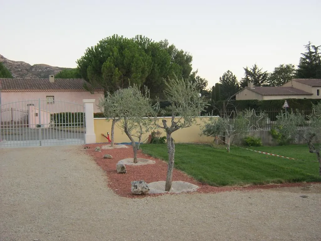 Le Jardin Des Tourterelles Villa Robion en Luberon 0*,  France