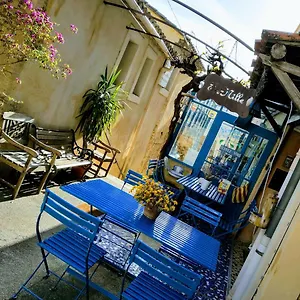 Bed & Breakfast Fa Mille Maison Bleu, Robion en Luberon